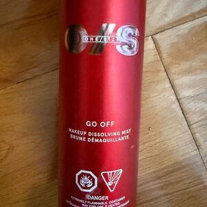 ONE/SIZE Go Off Makeup Dissolving Mist in Bold Red